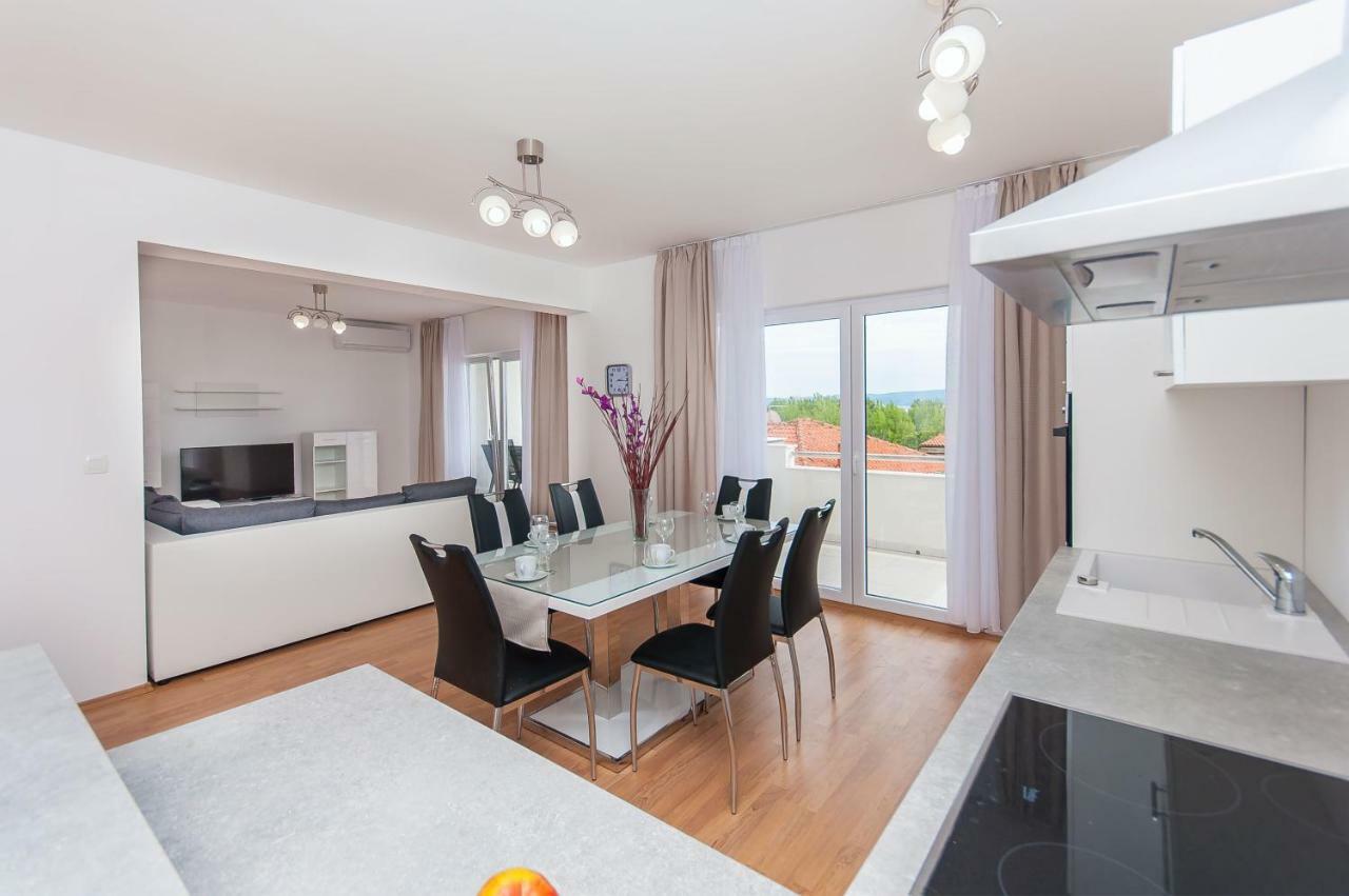 Apartman Mira- Omis Exterior photo